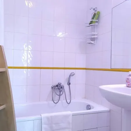 Apartment Au Pied Des Plages; Promenade-tram-clim-4pers Nice